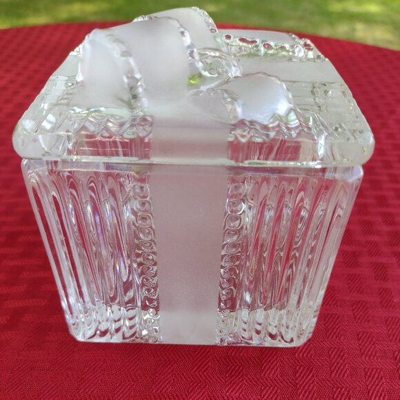 Full-Lead Crystal (24%), Made in Poland, Crystal Clear Trinket Box with Bow - Picture 4 of 7